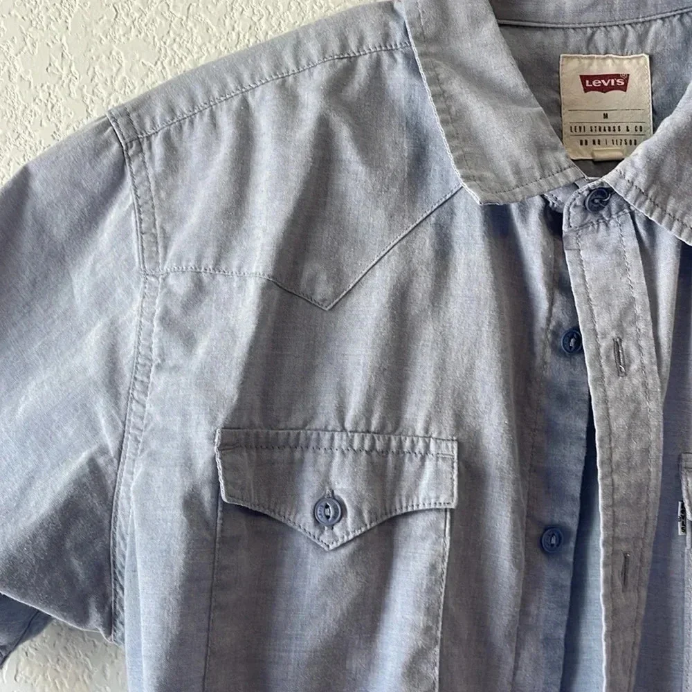 Levi’s pale blue button up top Medium